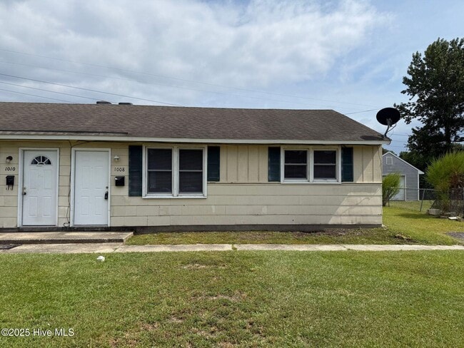 Primary Photo - 1008 Davis St