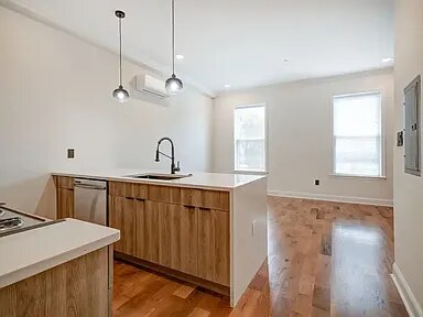 Building Photo - 2841 W Diamond St