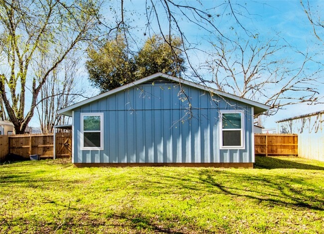 Building Photo - 311 Diers Ln
