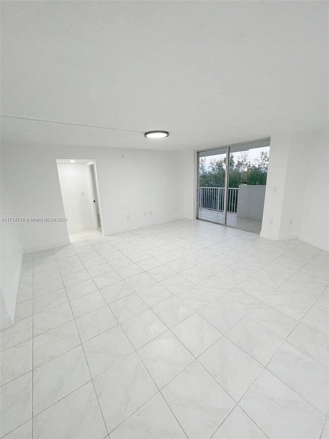 Building Photo - 1300 NE Miami Gardens Dr