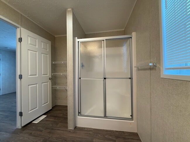 Building Photo - 38064 Leverette Ave