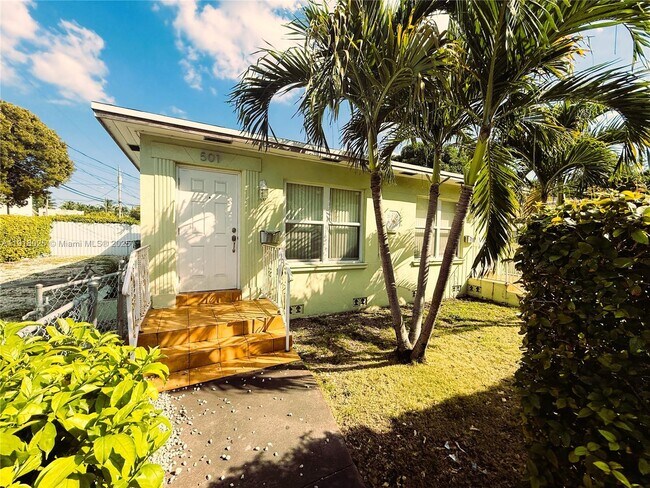 Building Photo - 503 SW 19th Ave