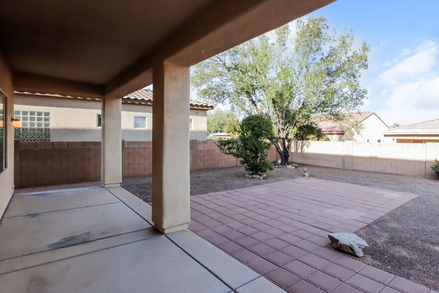 Building Photo - 15007 S Camino Rio Puerco