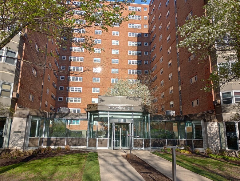 Primary Photo - 4950 N Marine Dr