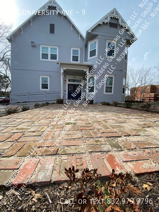 Building Photo - 802 University Ave