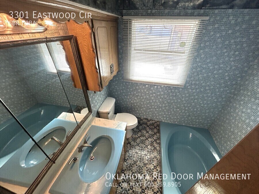 Building Photo - 3301 Eastwood Cir