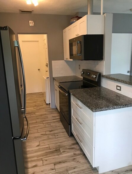 Building Photo - 125 NE 30th Ct