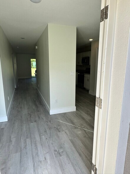 Building Photo - 176 Pine Grove Dr