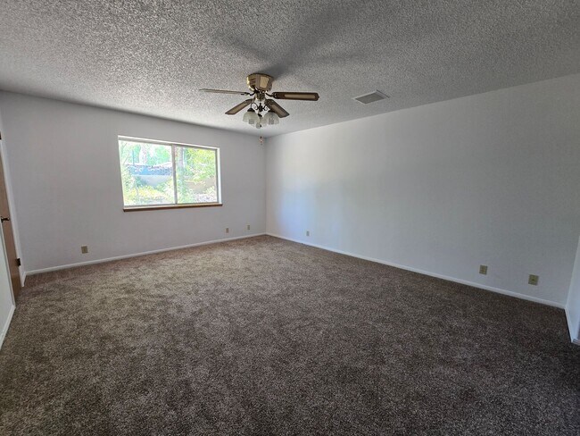 Building Photo - 905 Cimarron Ct
