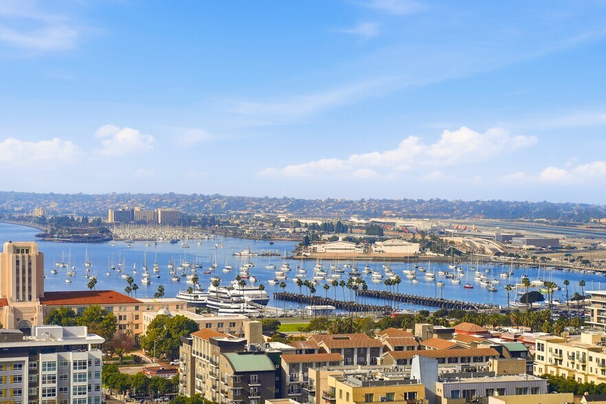 Building Photo - 300 W Beech St