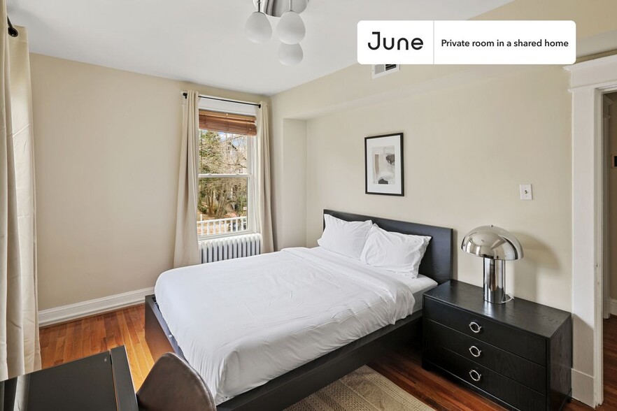 Primary Photo - Private bedroom in 5 bed/3 bath Home