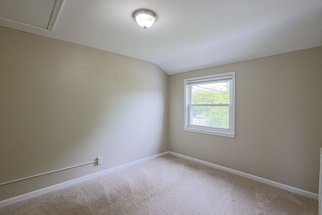 Building Photo - 1113 N Marlyn Ave