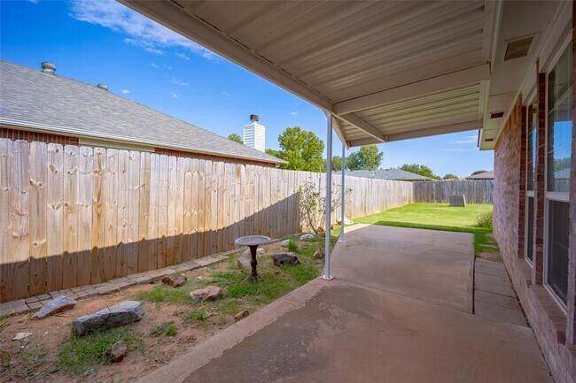 Building Photo - 337 W Chantilly Way