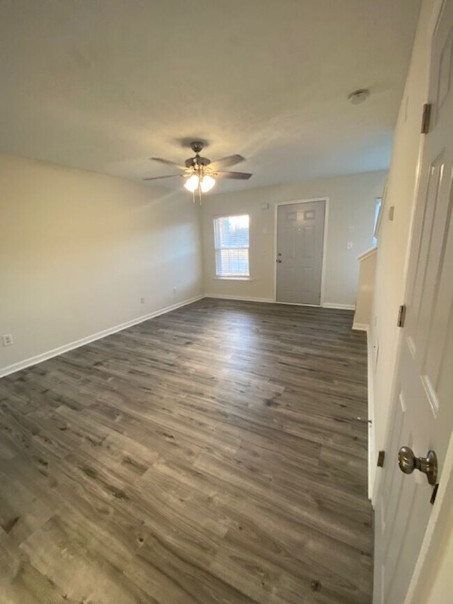 Building Photo - 324 Stewarts Landing Cir