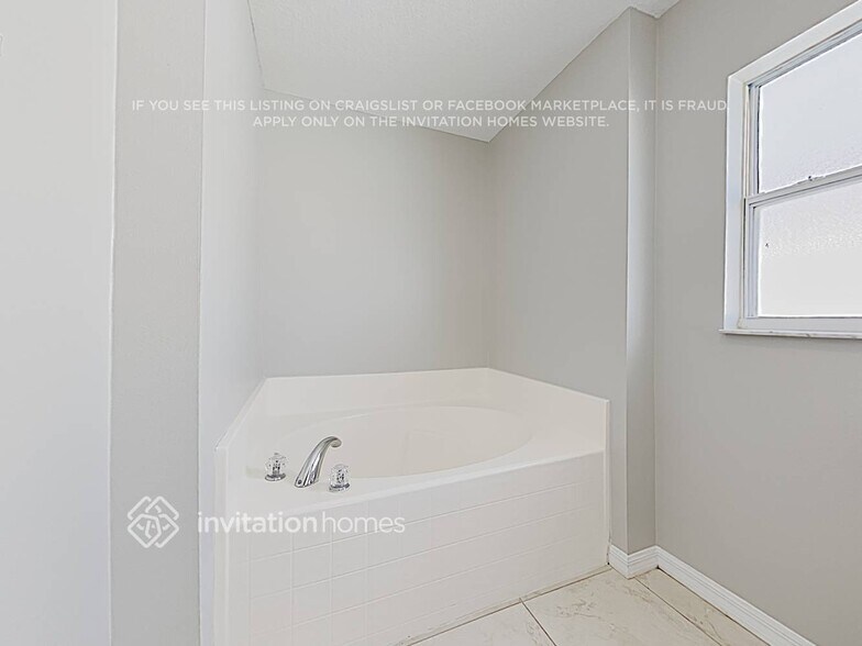 Building Photo - 3070 Sandstone Cir