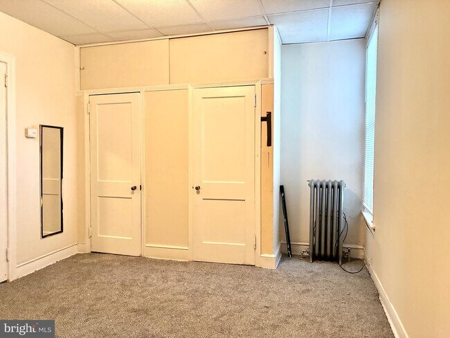 Building Photo - 1305 Dyre St