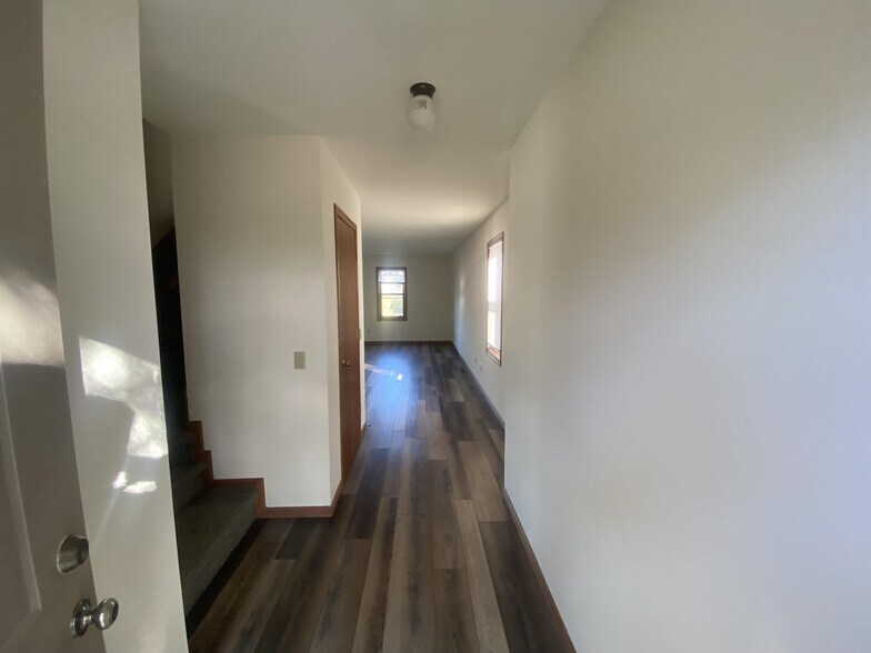 Building Photo - 903 Clarmar Dr
