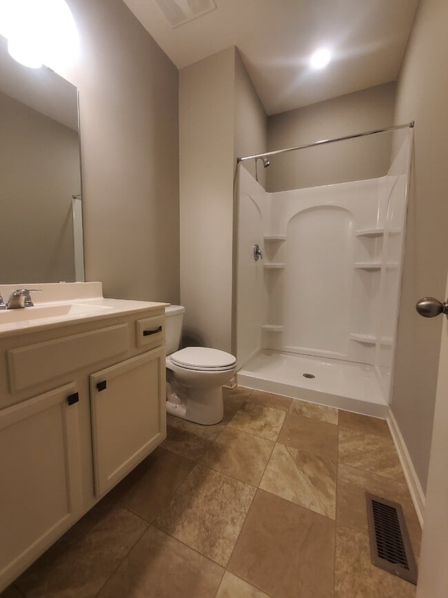 Building Photo - 5 BR 3 BA Single Family Home in North Hugo Minneapolis