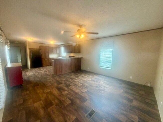Building Photo - Look No Further!