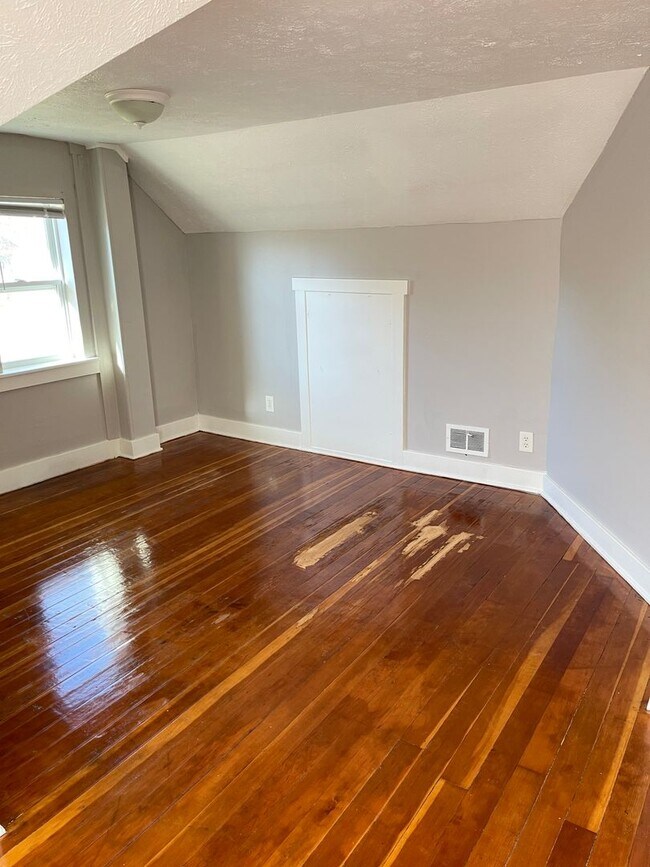 Building Photo - Florence/Minne Lusa 4 bed 2 bath house 160...