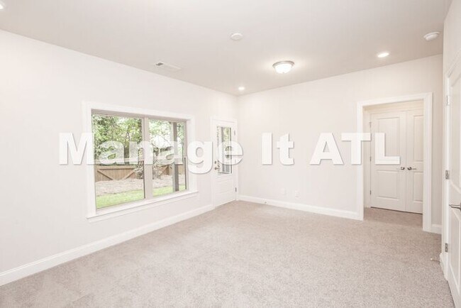Building Photo - Brand new townhome in Chamblee