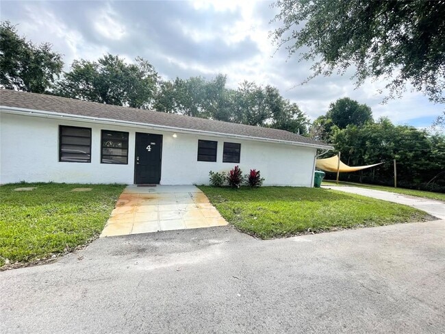Building Photo - 4174 SW 51st St
