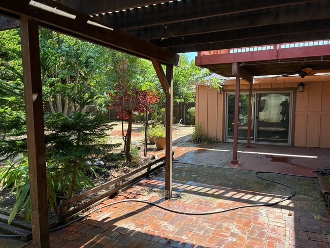 Building Photo - Beautiful West Davis home available in June