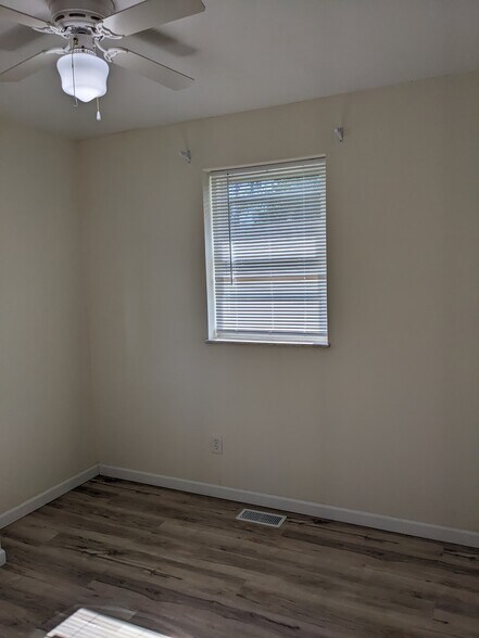 bedroom 3 - 306 E Northview Ave