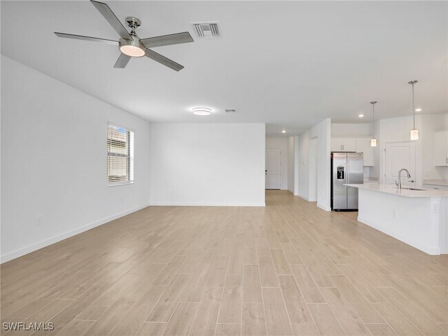 Building Photo - 19097 Hinkley Dr