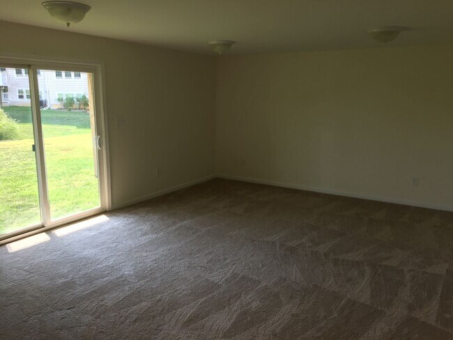 Building Photo - Large, Luxury, Garage Townhome in Hockessi...