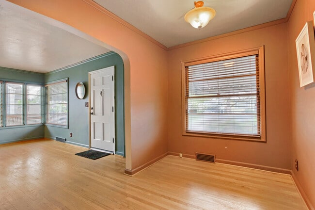 Building Photo - 3406 SE 64th Ave