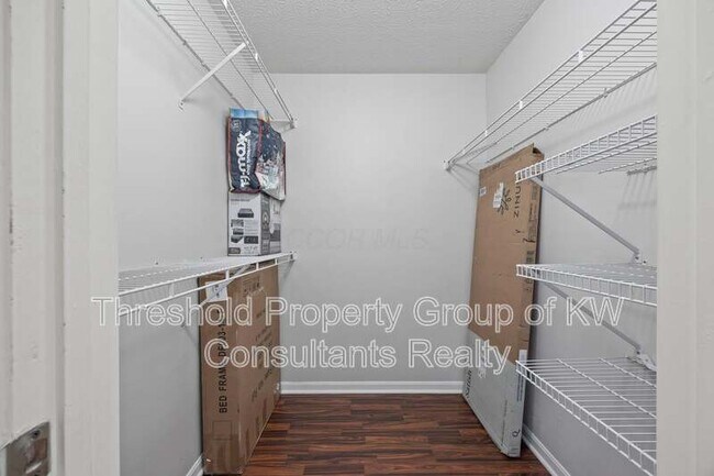 Building Photo - 6823 Meadow Creek Dr