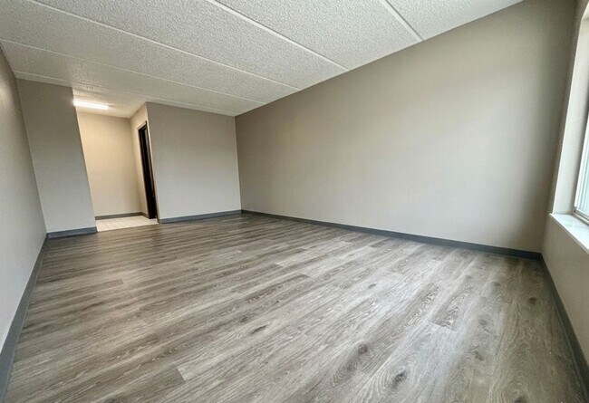 Building Photo - 5020-161 Irlo Bronson - OLAM STUDIO APARTMENTS