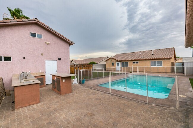 Building Photo - 437 Waterwheel Falls Dr