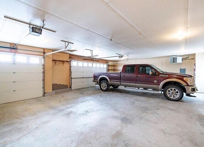 Building Photo - 2615 Castle Pines Cir