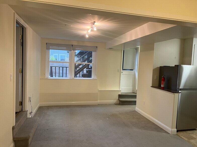 main rooim - 254 A Missouri St
