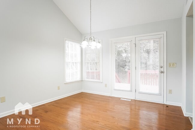 Building Photo - 821 Penncross Dr