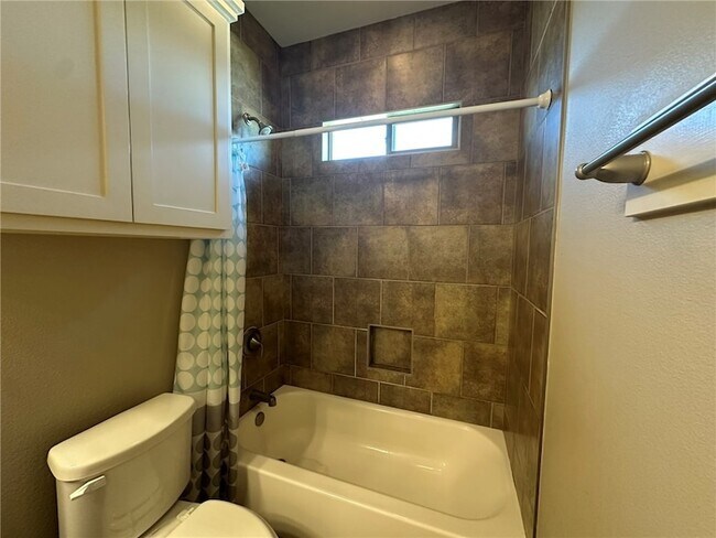 Building Photo - 106 Chiman Cir