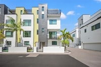 Building Photo - 907 Arlington Ave N