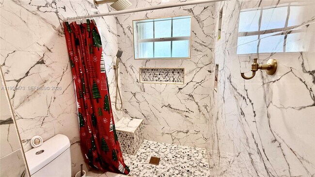 Building Photo - 5470 Pine Cir