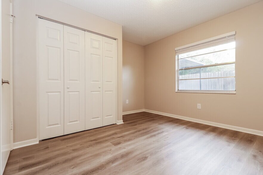 Building Photo - 1828 Craven Dr