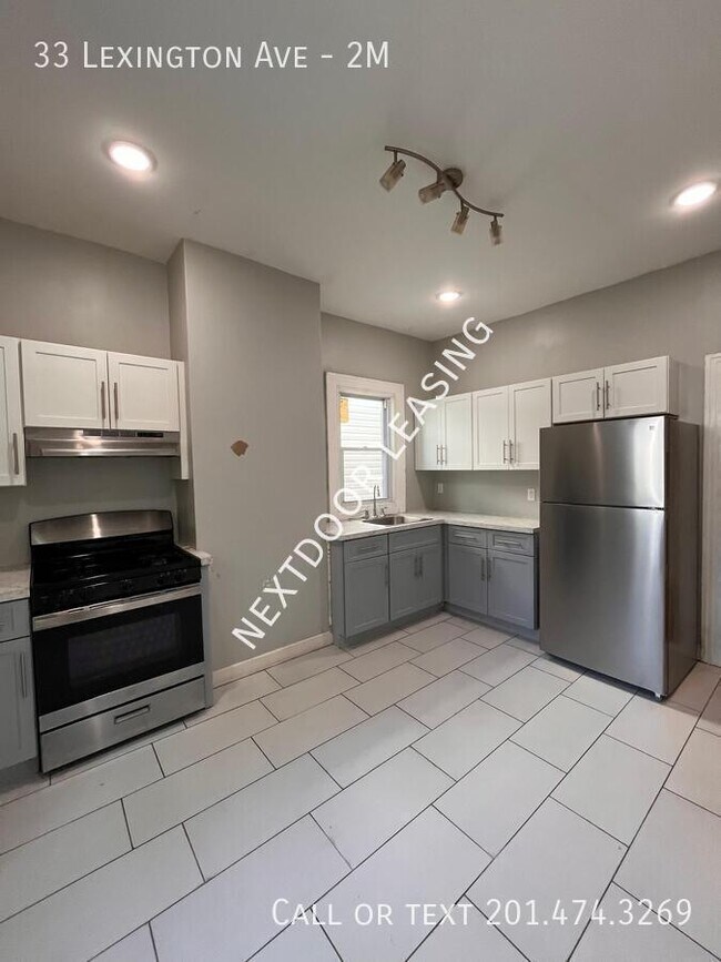 Building Photo - 33 Lexington Ave