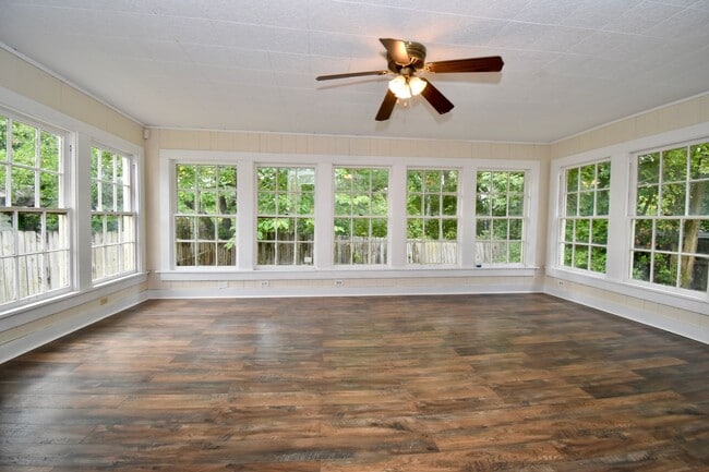 Building Photo - Updated 4 Bedroom Home Close to Tech!