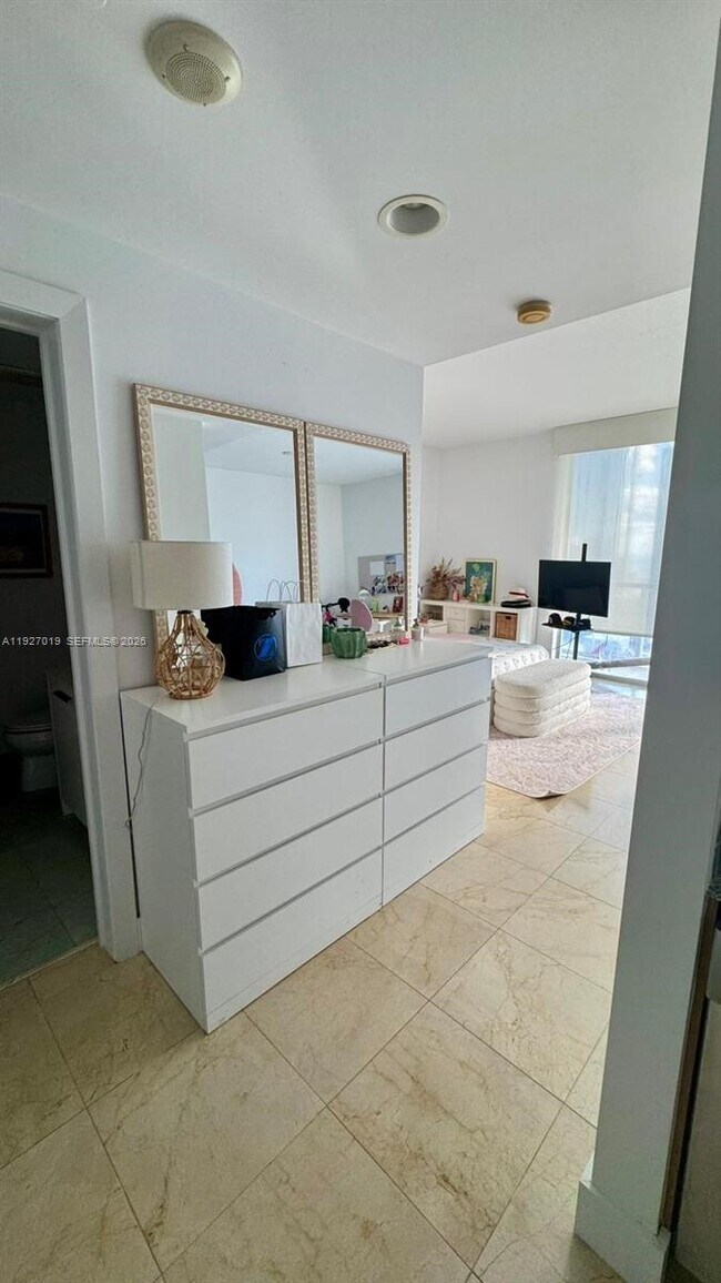 Building Photo - 1050 Brickell Ave