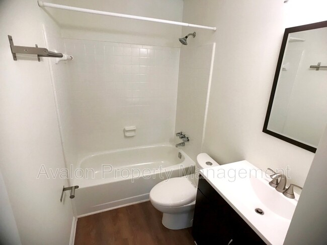 Building Photo - 1104 Riverview Dr