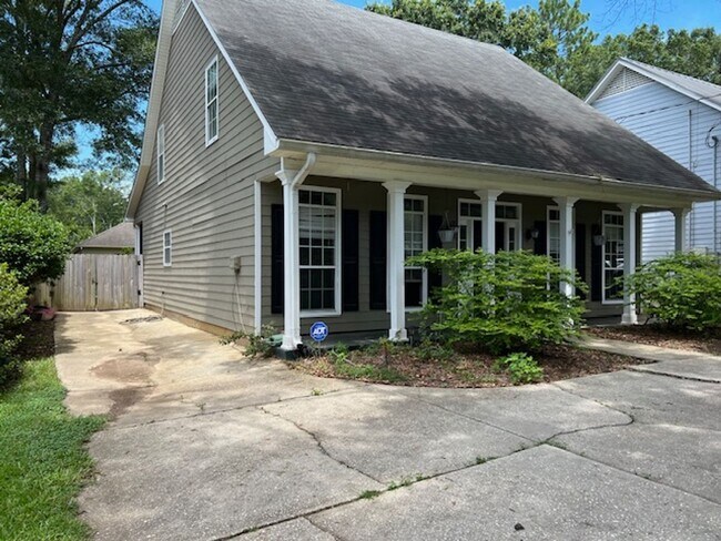 Building Photo - 964 Wildwood Ave