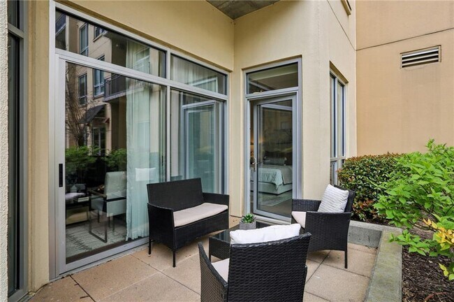 Building Photo - 711 Cosmopolitan Dr NE