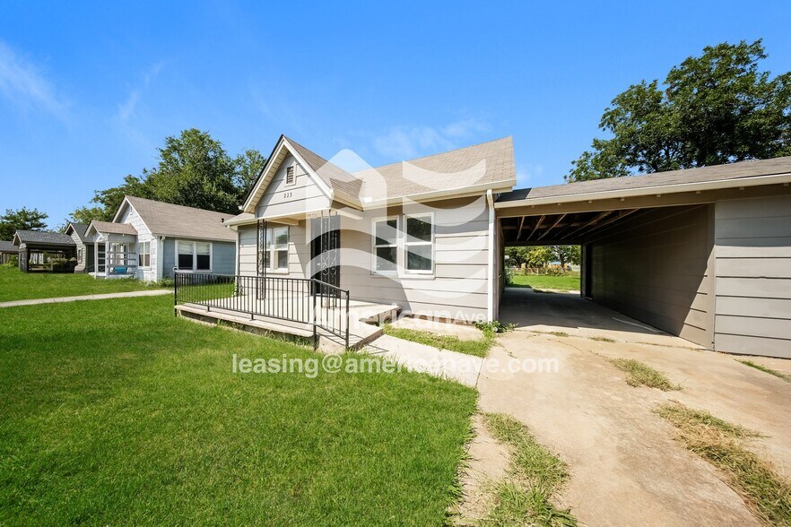 Building Photo - 225 E Himes St