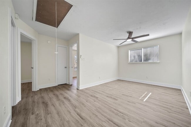 Building Photo - 5303 Bay Pines Dr