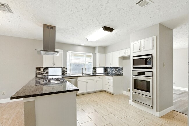 Building Photo - 5438 Garden Village Dr